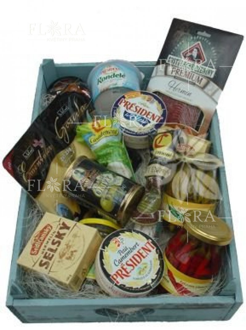 Gift basket with cheese 5