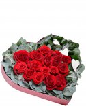 Rozvoz kvetov v Prahe - červené ruže v tvare srdca