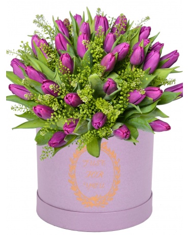 Фиолетовые тюльпаны в коробке