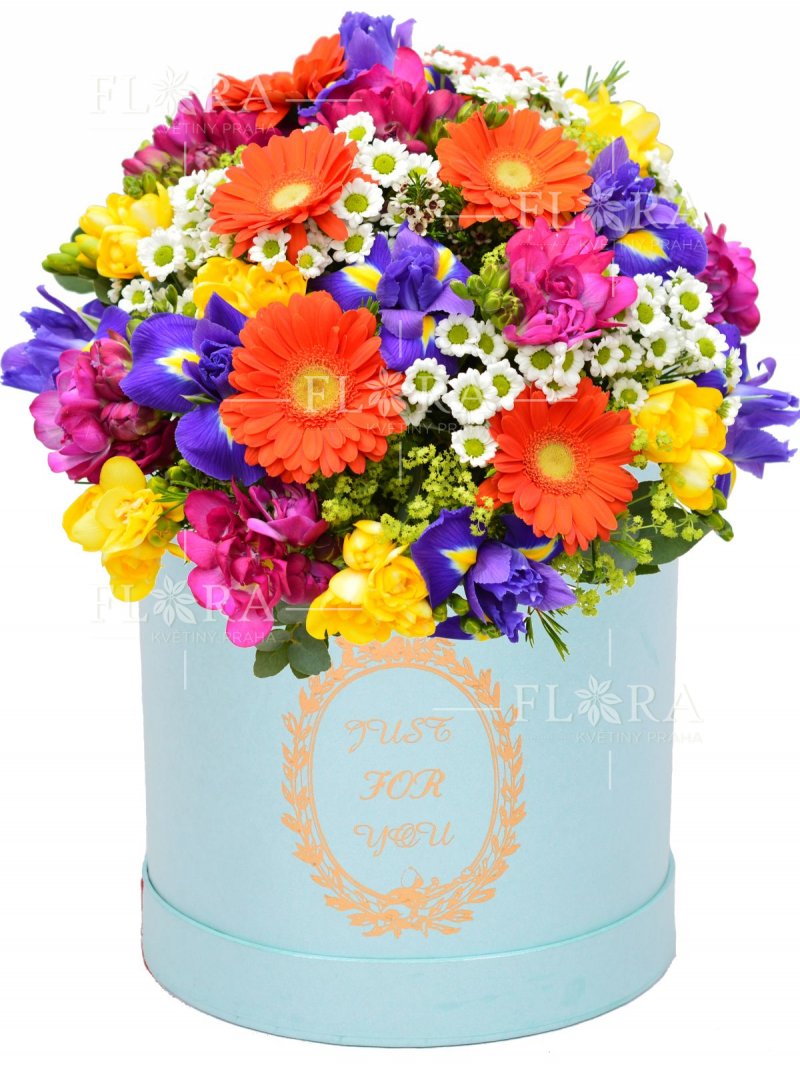 Mixed bouquet - flowers in a box
