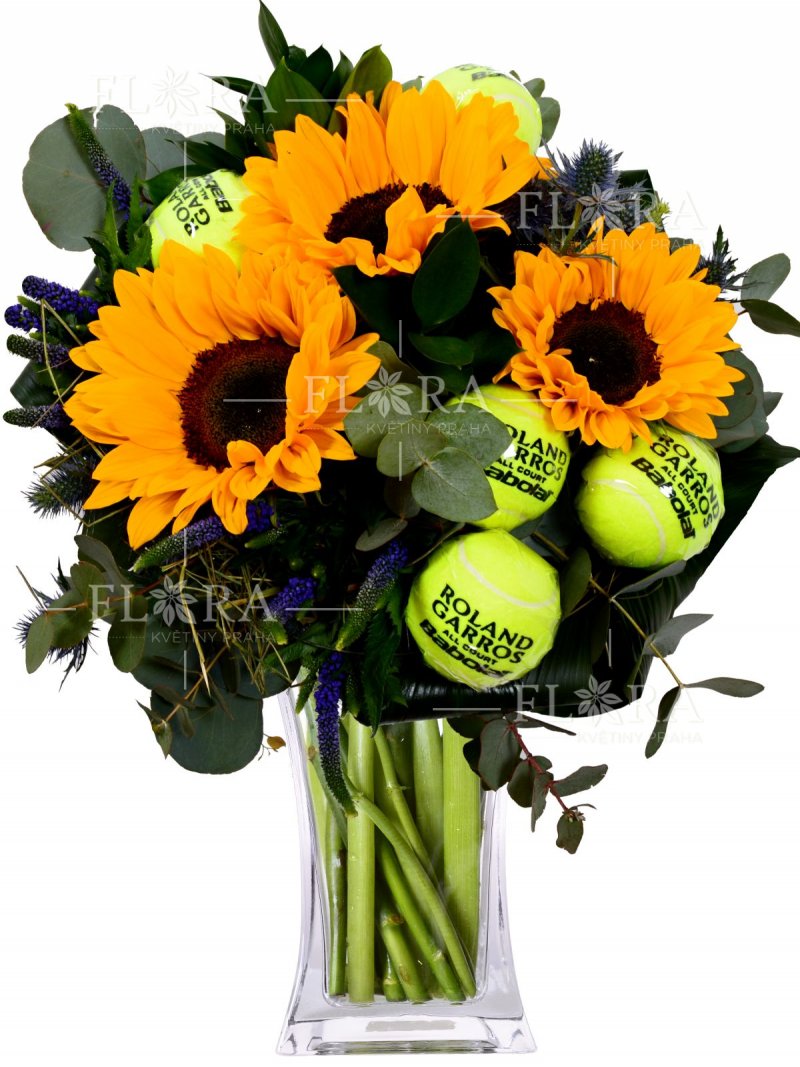 Beautiful bouquet for delivery - unusual combination