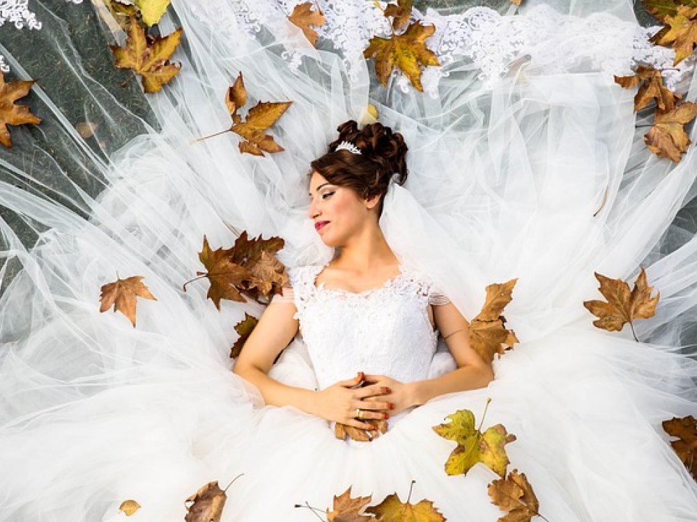 Elegantní podzimní nevěsta